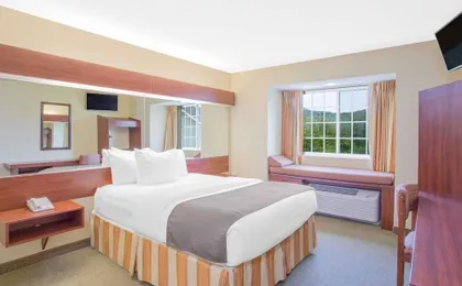 Microtel Inn & Suites by Wyndham Gassaway/Sutton