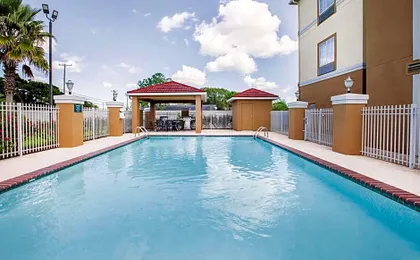 La Quinta Inn & Suites by Wyndham Bay City