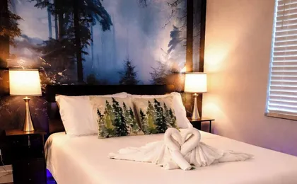 Calm Luxury Living 1BR Retreat Pool, Hot Tub, Wifi