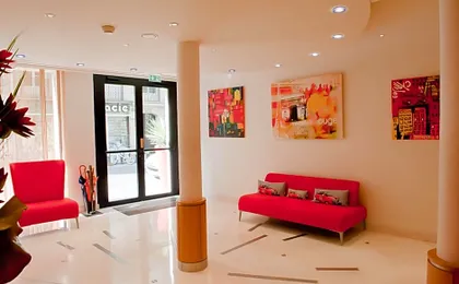 Westside Arc De Triomphe Hotel