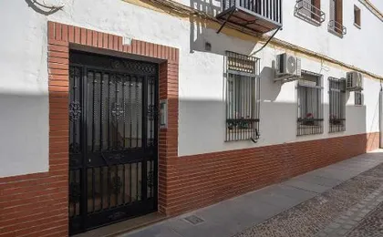 Steps from Alcazar Mosque. Heart of St Basilio