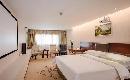 Vienna 3 Best Hotel (Shenzhen Guanlan Metro Station)