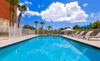 Holiday Inn Express Hotel & Suites Fort Pierce West By IHG