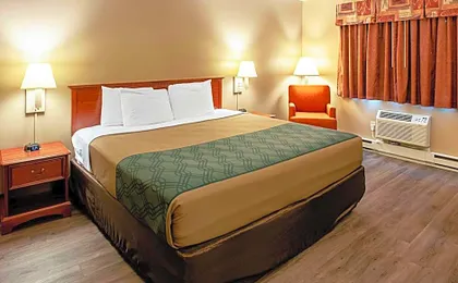 Econo Lodge Menomonie On The Bay