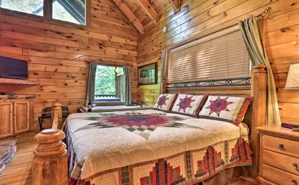 Sky Harbor Sevierville Cabin w/ Hot Tub & Deck!