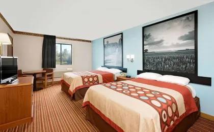 Super 8 by Wyndham Rock Port Mo