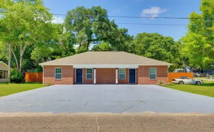 Dog-friendly Pensacola Duplex ~ 7 Mi to Downtown