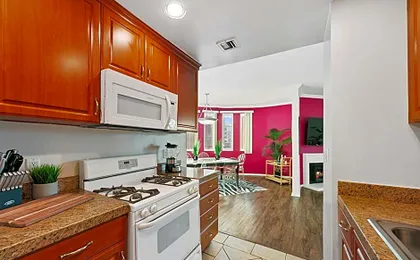 Beverly Hills Chic 2 bed 2bath with Patio and Parking 309