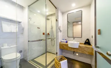 Qianhai Holiday Hotel