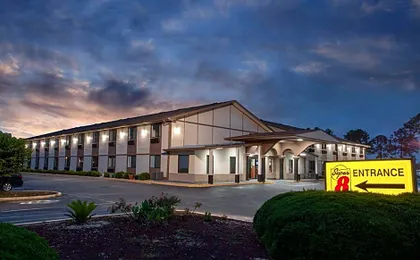 Super 8 by Wyndham Waycross GA