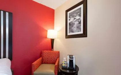 La Quinta Inn & Suites by Wyndham Summersville