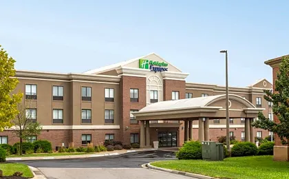 Holiday Inn Express Kansas City - at the Legends By IHG