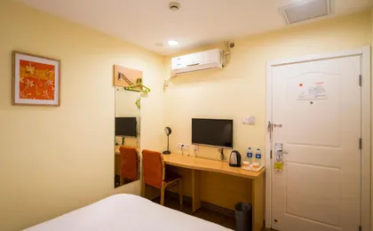 Home Inn Shanghai Jin'gao Road North Yanggao Road Metro Station (Adults only)