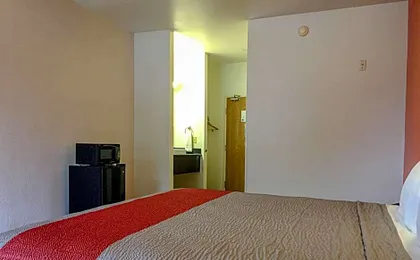 Motel 6-Woodway, TX