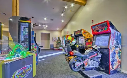 6 Mi to Branson Strip! Dog-friendly Golf Condo