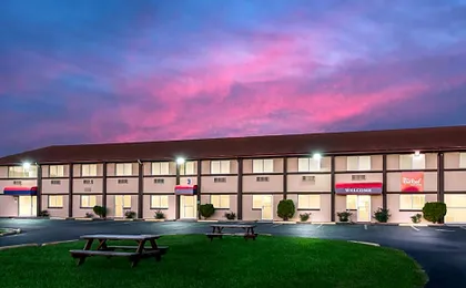 Red Roof Inn & Suites Wapakoneta