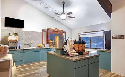 AmericInn by Wyndham Proctor Duluth Black Woods Conv Ctr