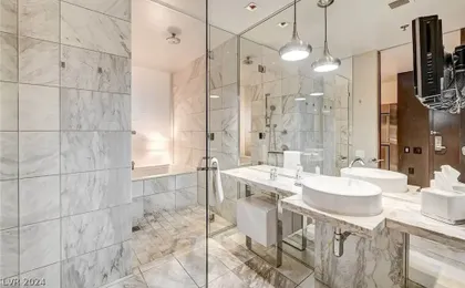 Beautiful Strip-view Balcony Access Studio 31318