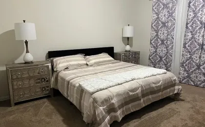 Balmoral Lakeside 5br 4ba House