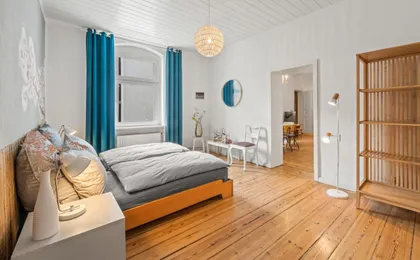 Thewilhelmshavener Group Apartment, Group & Family Friendly, 100m2, 2br, 1 Living Room, Huge Table, Ideal for 4 - 6 Guests
