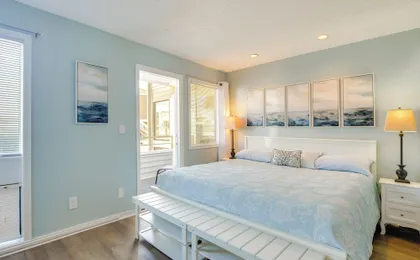 Ocean Breezes & 2 Pools: 1 Block to the Sand