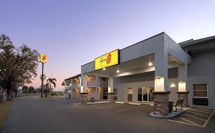 Super 8 by Wyndham Ellenton Bradenton Area
