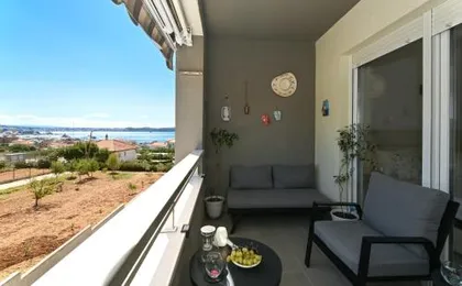 Apartment TRI MASLINE with seaview