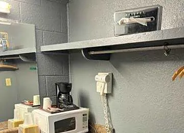 Pratt Budget Inn