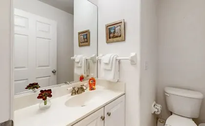 Spacious Townhome With Shared Pool Near Golf, Marinas, & Restaurants
