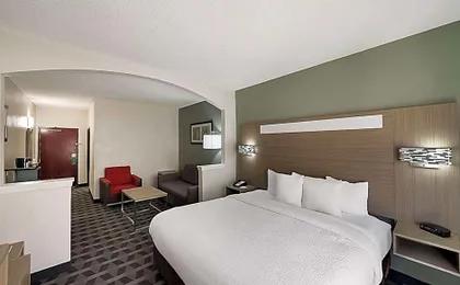 Quality Inn & Suites Irving DFW Airport South