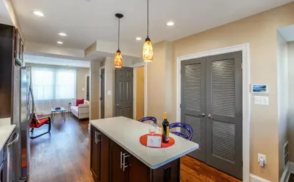 Luxurious DC Townhome ideal for Large Families plus Free Parking