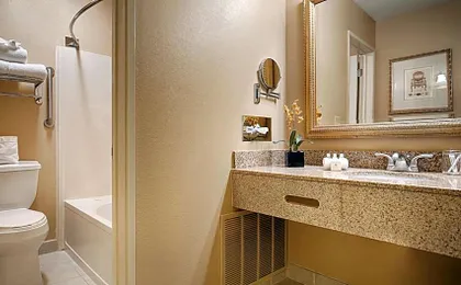 Best Western Plus Heritage Inn