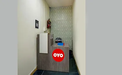 Hotel O by OYO The Royal Velvet