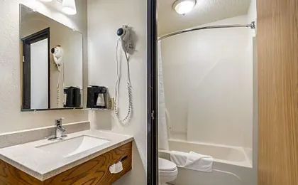 Americas Best Value Inn & Suites Harrisonville