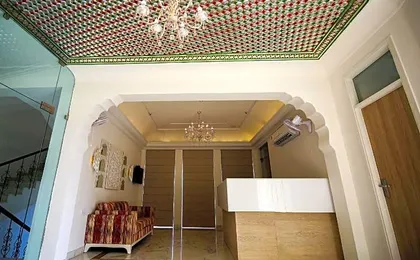 Hotel Ratangarh Palace