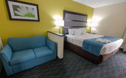 Days Inn & Suites by Wyndham Commerce
