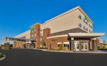 Holiday Inn & Suites Toledo Southwest - Perrysburg