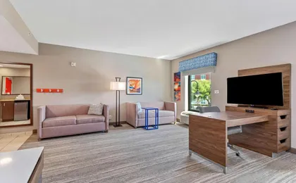 Hampton Inn & Suites Orlando-Apopka (H)