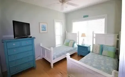 4BR Waterfront Beach Access Pool Lake Views