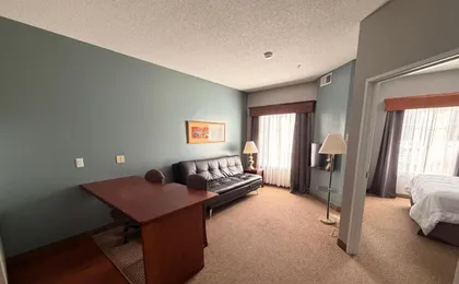 River Hills Hotel