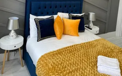 Cheerful 2 Bedroom Homely Apartment, Sleeps 4 Guest Comfy, 3x Double Bed, Parking, Free Wifi, Suitable for Business, Leisure Guest,Glasgow, Glasgow West End, Near City Centre, Perfect for Common Wealth Games 2026