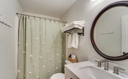 5 Mi to Univ of Arkansas: Cozy Townhome w/ Deck