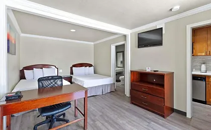 Le Blanc Inn & Suites