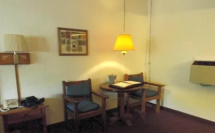 Thunderbird Lodge