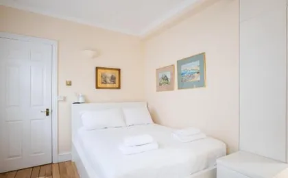 Bright 2 Bedroom Flat in Central London