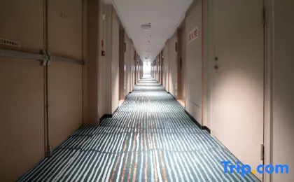 Home Inn Suotelanna (Chongqing Shiqiapu Metro Station Branch)