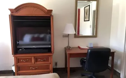 Iberia House & Suites