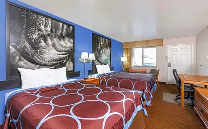 Super 8 by Wyndham Cleburne