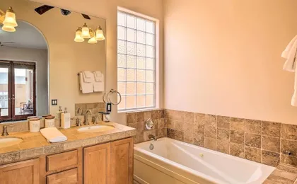222396 3BR Escape w/ Fire Pit: 1 Mi to Old Town