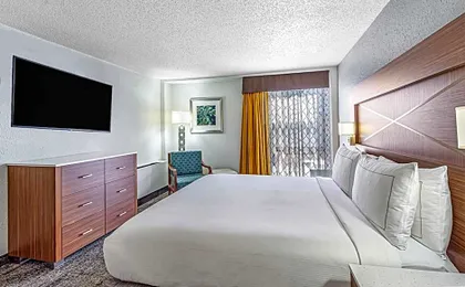 DoubleTree By Hilton Milwaukee Downtown